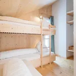In With Sauna And Hot Tub