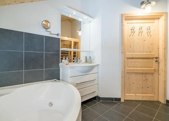 Chalet In With Sauna And Hot Tub