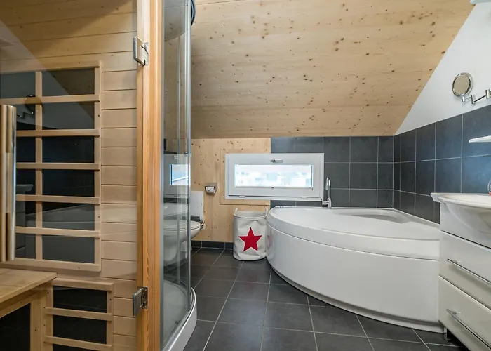 Chalet In With Sauna And Hot Tub *